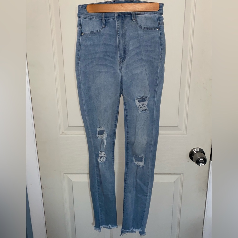 Light Washed Ripped Jeans